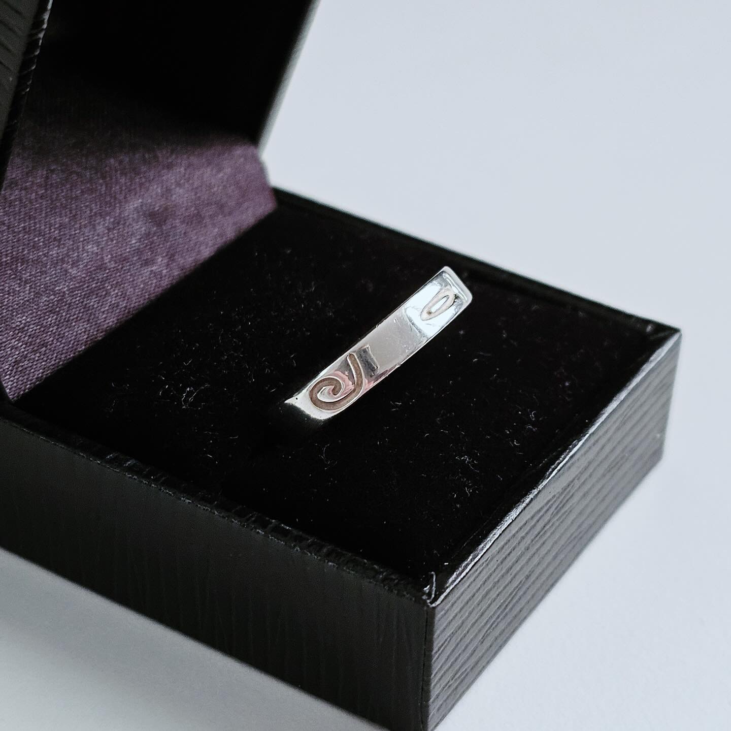 https://la-rouennaise.4beez.link/wp-content/uploads/2024/08/Bague-Motifs.jpg